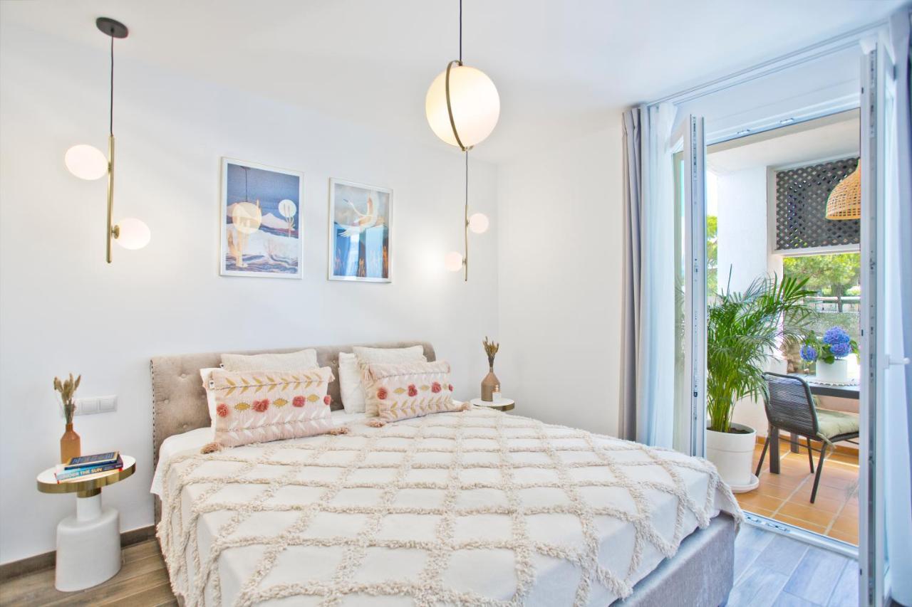 Beachfront Luxury Complex With Tropical Gardens & Pools Marbella Kültér fotó